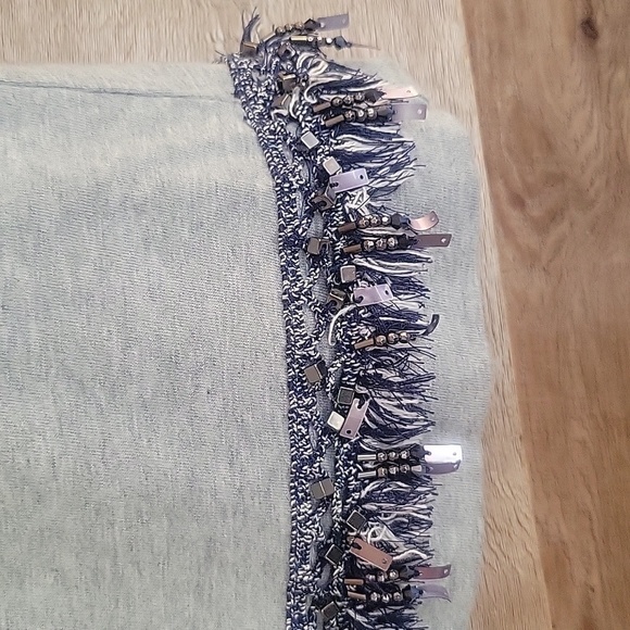 Banana Republic Gray Tee with Blue and Gray Metallic Fringe Trim Size Small - Picture 3 of 6